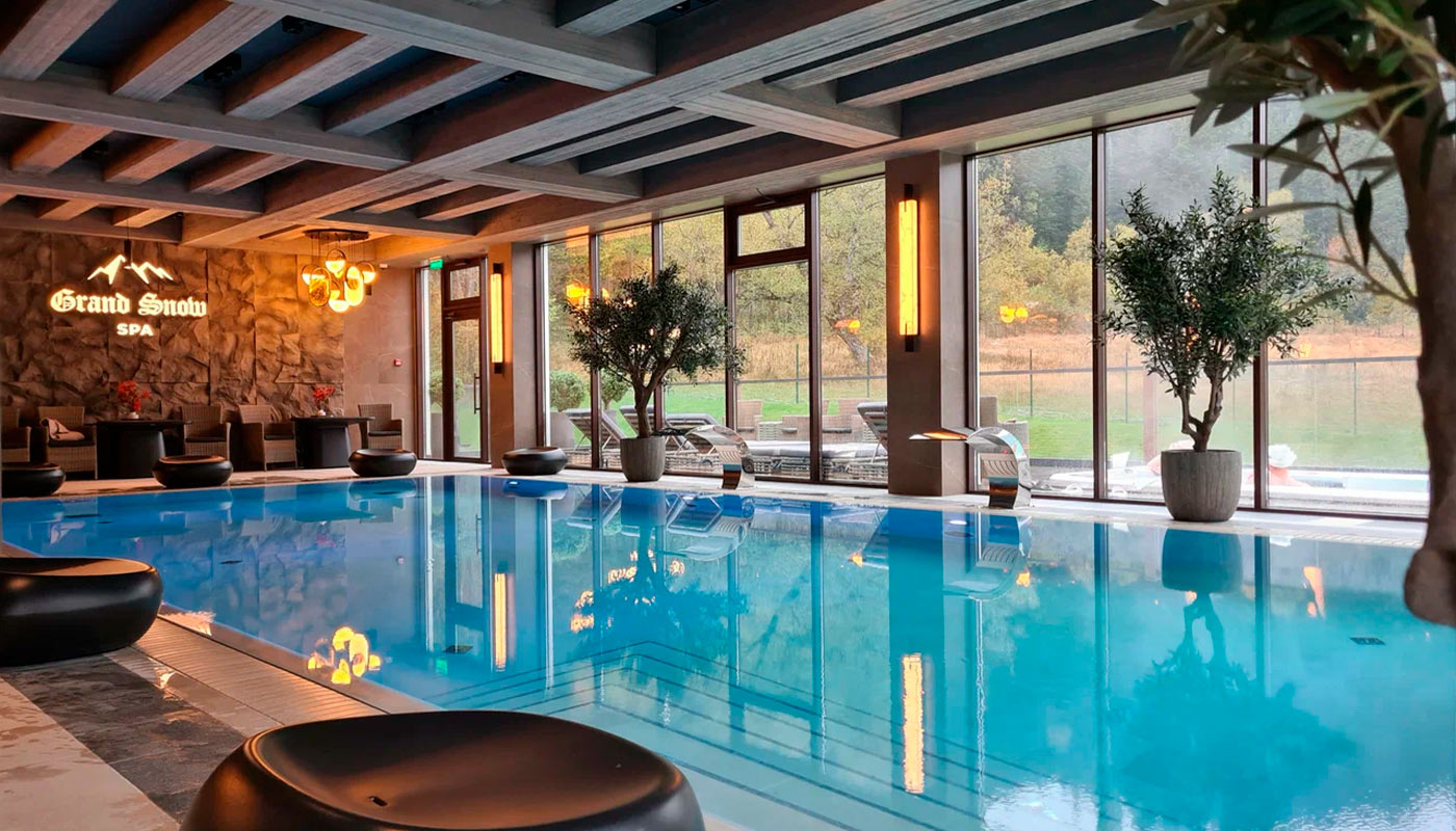 Горячая вода, свежий воздух и вид на горы — джакузи в отеле Архыз