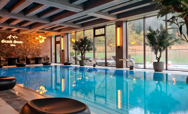 Архыз отель 5 звезд с бассейном: Плавайте среди гор круглый год, не выходя из отеля