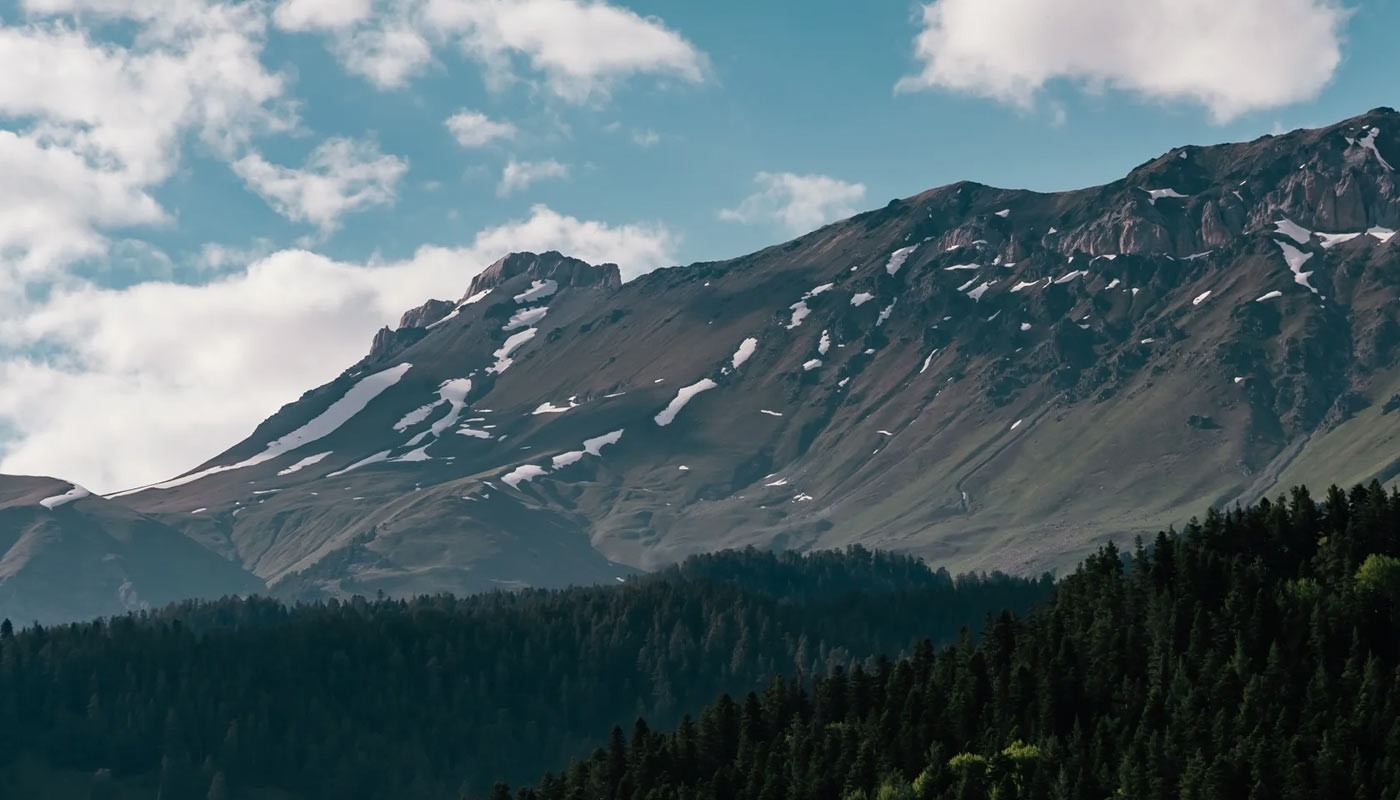 Архыз отель у подножия гор: Где горы становятся частью безопасного отдыха