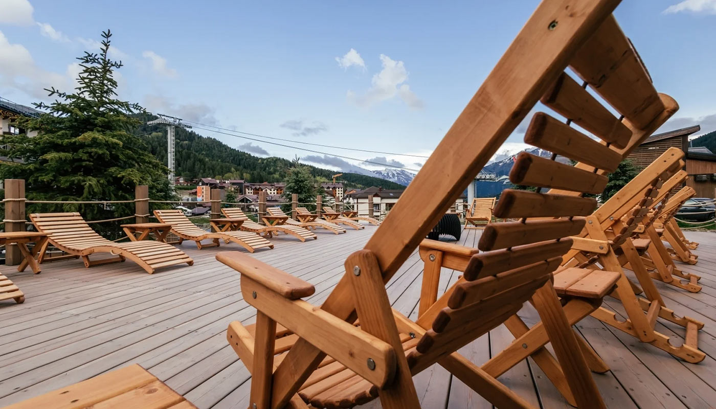 Архыз отель у подножия гор рядом с природой и подъёмником Отель у подножия гор с видом на склоны — Grand Snow Resort в Архызе